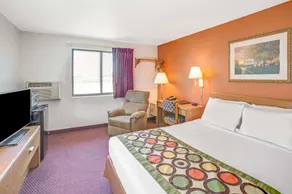 Super 8 by Wyndham Aberdeen West - Image 5