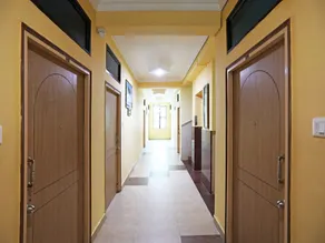 Hotel Sambit International by OYO Rooms - Image 5