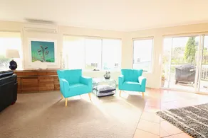 Bar Beach House - Image 5