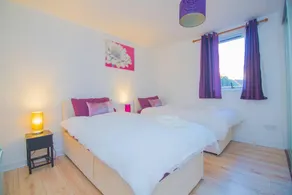 Ivy Place Airport Apartment - Image 4