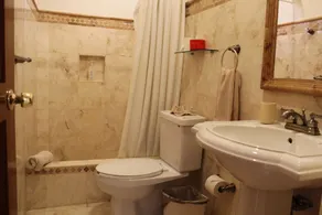 Stunning Residence 4 Bedrooms, AC, WiFi - Image 3