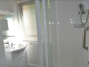 Oaklands House - Image 2