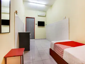 OYO 89615 T Family Hotel - Image 2