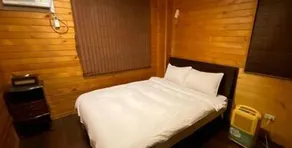 Celebrity Villa - Image 2