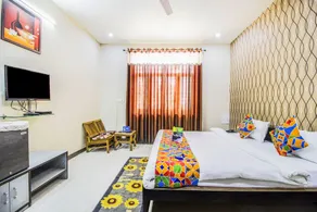 Queen Palace by FabHotel - Image 2