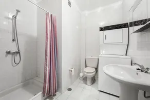 Ria's View Apartment - Image 4