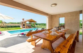 Stunning Home in Orihi With Outdoor Swimming Pool, Wifi and 3 Bedrooms - Image 4