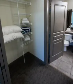 Pool Level 2 Bed, 1 Bath - Unit 371 - Image 4