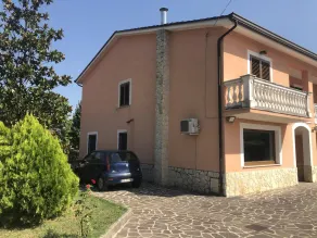 Immaculate 4-Bed House in Cassino Villa Aurora - Image 2