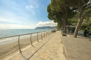 Apartment with 3 bedrooms in Alassio with enclosed garden and WiFi 100 m from the beach - Image 4