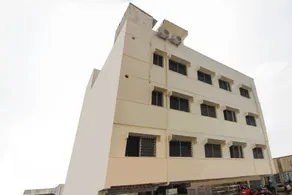 M & M Rooms by OYO Rooms - Image 3