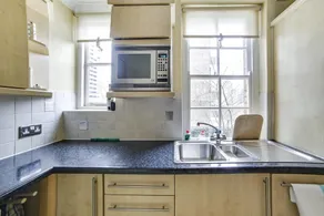 Bright Spacious 2BR Home Near Victoria - Image 2