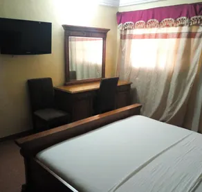 Chic Hotel - Image 2