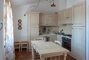 Elm Tree Apt In Farmhouse With Pool - Image 5