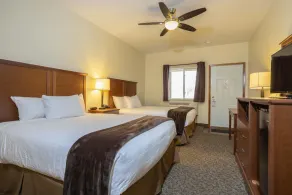 Battle Lake Inn and Suites - Image 4