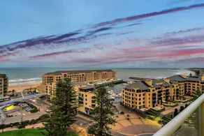 Glenelg Skyline Beachfront Penthouse, Adelaide - Image 4