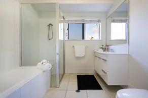 Cairns Beaches Home Marina View Sleeps 12 - Image 2