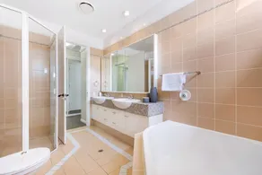 Sunshine Villa at Sanctuary Cove - Image 2