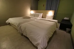 Me2 Hotel - Image 2