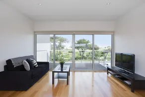 Four Kings Apartments - Image 2