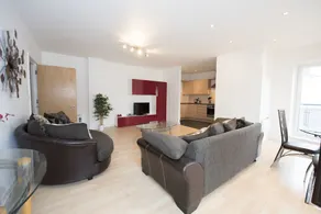 Robinson House Serviced Apartments - Image 4