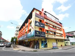 Harmoni Hotel by OYO Rooms - Image 5