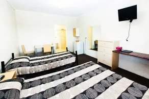 Country Comfort Motto Farm Motel - Image 3