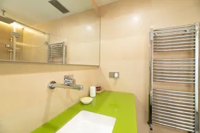 Quart Towers Flat - Image 5