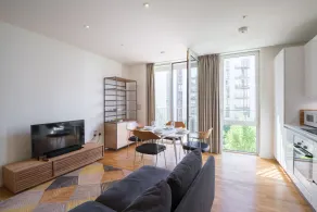 Deluxe East London Home in the Olympic Village - Image 4
