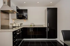 Stunning 2 Bed Home Balcony Overlooking Thames - Image 2