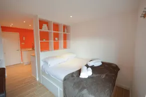 Modern Studio in Desirable Clifton Area - Image 2