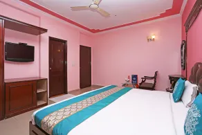 OYO 1242 near MG Road - Image 2