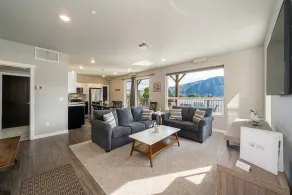 Marina's Edge Condo Walk to Restaurants, Wineries by RedAwning - Image 3