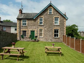 Characteristic House With Large Garden, Near the City Center of Hay-on-wye - Image 3
