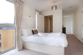Greenwich Two Bed Flat, with Pool &Parking - Image 2