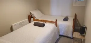 Quiet 2 Bed Apartment with Private Entrance - Image 2