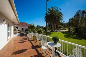 Char-ree-leera Luxury Retreat - Image 2