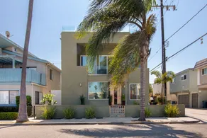 Ocean-view Oasis W/ Rooftop Deck - Steps To Beach 3 Bedroom Home - Image 3