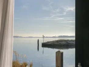 Villa by Lake Veere with Stunning Water Views - Image 4