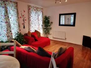 Modern and Cosy Apartment in North London, UK - Image 3