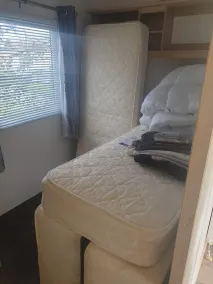 Lovely 2 Bed Caravan on the Aquadrome NN3 9DA - Image 4