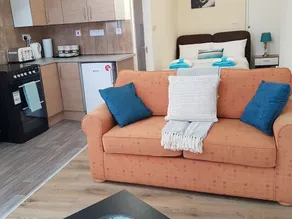 Comfortable Apartment in Leeds Near Royal Armouries Museum - Image 2