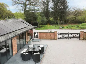 The Green House - Image 4