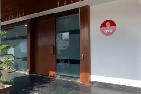Hotel Crossroads by OYO Rooms - Image 4