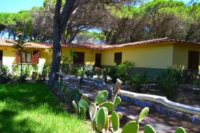 8 Ala Birdi Cottage 150m From The Beach - Image 5