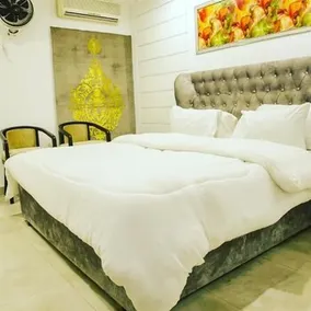 Helen Suites Hotel - Image 2