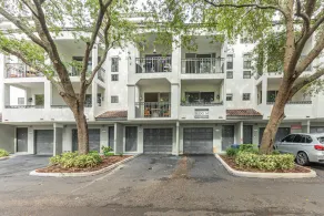 Modern Townhouse Apartments in Aventura - Image 3