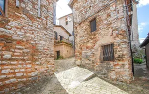 Beautiful Home in Caldarola With Wifi and 3 Bedrooms - Image 3