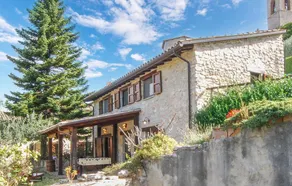Beautiful Home in Caldarola With Wifi and 3 Bedrooms - Image 2
