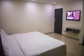 Accent Host - Image 3